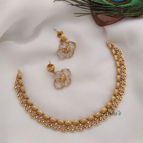 Indian Wedding Gold Jewelry Necklace Set, Gold Wedding Earrings Indian, Indian Gold Sets Jewellery, Simple Bridal Jewelry Gold, Simple Indian Jewellery Gold, Indian Gold Set Design, Neck Less Design Jewellery, Latest Indian Gold Jewellery Designs, 1 Tola Gold Set Designs Pakistani