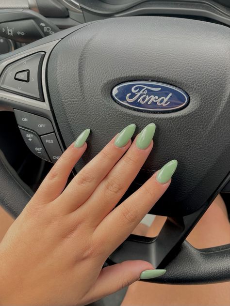 Spring Nails 2023 Gel Almond Green, Simple Acrylic Nails Almond Green, Sage Green Gel Nails Almond, Summer Acrylic Nails Sage Green, Almond Acrylic Nails Sage Green, Safe Green Acrylic Nails, Sage Green Nails Acrylic Almond Design, Mint Green Oval Nails, Almond Sage Nails