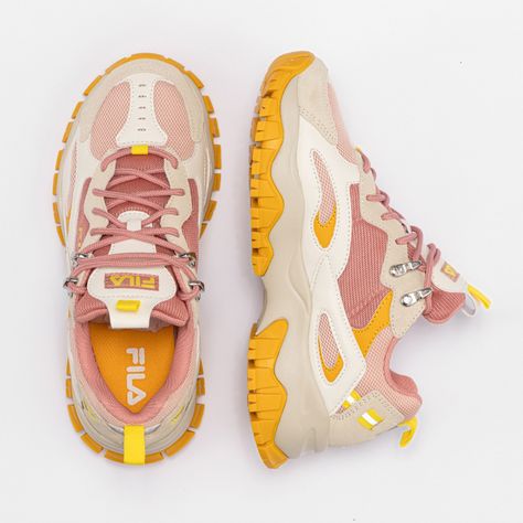 Fila Ray Tracer Wmn peach-whip-daylily - Peach | FILA Official Fila Ray Tracer, Minimalist Fashion Outfits, Urban Looks, Trendy Designs, Air Max Sneakers, Types Of Shoes, Minimalist Fashion, Womens Shoes Sneakers, Nike Air Max