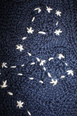 Charm Hour: crochet constellation baby blanket Constellation Baby Blanket Crochet, Constellation Crochet, Night Sky Crochet Blanket, Crochet Space Blanket, Space Blanket, Space Theme, Crochet Blanket Patterns, Crochet Designs, Constellations