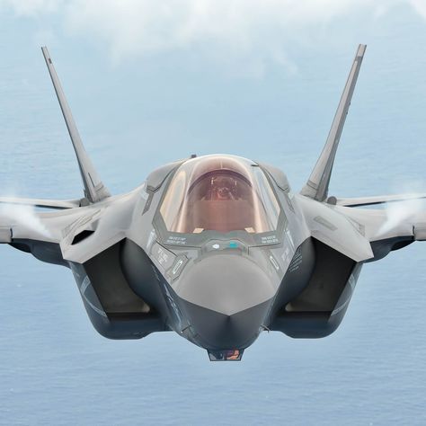 An F-35B from Marine Fighter Attack Training Squadron 501. F 35 Lightning Ii, Stealth Aircraft, Us Military Aircraft, F22 Raptor, Airplane Fighter, Military Hardware, Air Fighter, Military Jets, Harbin