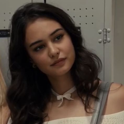 Courtney Eaton, Status Update, Female Actresses, Favorite Daughter, Rich Kids, Face Hair, Look Alike, Hairstyles With Bangs, Face Claims