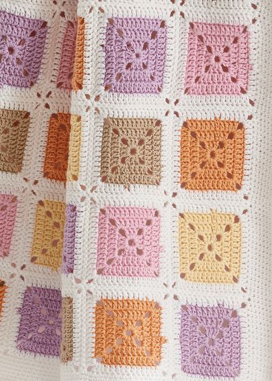 Crochet Square Blanket, Granny Square Crochet Patterns Free, Crochet Blanket Designs, Baby Mat, Crochet Granny Square Blanket, Haken Baby, Crochet Square Patterns, Granny Squares Pattern, Square Crochet