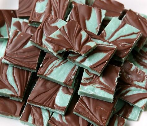 Mint Chocolates made in minutes with few ingredients. They taste just like Andes Mints! Easy to make & pretty, swirled chocolates perfect for the holidays. Super quick & easy #Homemade #Mint #Chocolates like #AndesMints #candy from Butter With A Side of Bread Chocolate Trifle Desserts, Mint Chocolate Recipes, Mint Chocolate Candy, Andes Mints, Xmas Recipes, Mint Chocolate Chip Cookies, Chocolate Mint Cookies, Chocolate Recipes Easy, Andes Mint