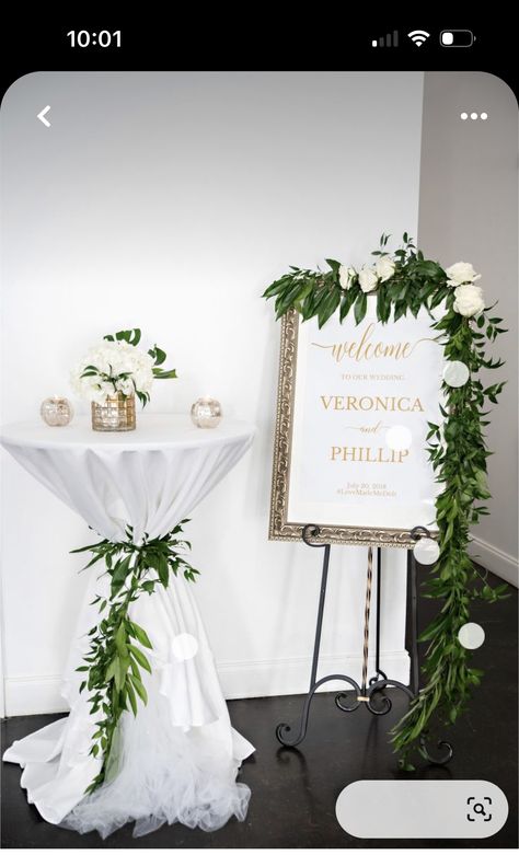 Sign Table Wedding Decoration, Entrance Wedding Table, Trendy Wedding Decor 2023, Decor For Wedding Tables, Welcome Wedding Table, Welcome Table Wedding Entrance, Engagement Decoration Ideas, Wedding Welcome Table Ideas, Wedding Signing Table