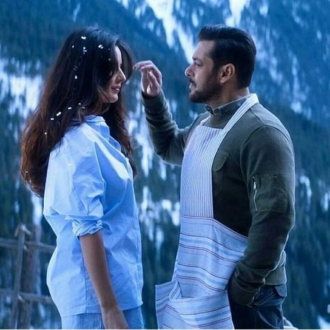 Dil Diyan Gallan ❤❤❤ Salman Khan  - Katrina kaif Caple Pic Love, Dil Diyan Gallan, Salman Katrina, New Movie Images, Couple Dps, Salman Khan Photo, Katrina Kaif Photo, Fall Family Portraits, Cute Movie Scenes