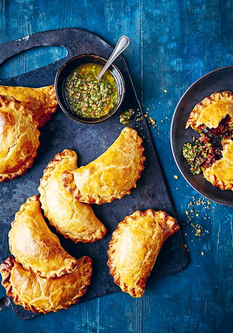 Beef & Chorizo Empanadas with Chimichurri Chorizo Empanadas, Chorizo Appetizer, Beef Chorizo, Savory Snack Recipes, Pasties Recipes, Savoury Snacks, Chorizo Recipes, Beef Empanadas, Empanadas Recipe