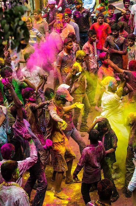 India Holi Snapchat, Holi Aesthetic, Holi Photography, Enjoy Your Day Off, India Aesthetic, Army Drawing, Nepal Art, Diwali Photography, Holi Festival Of Colours