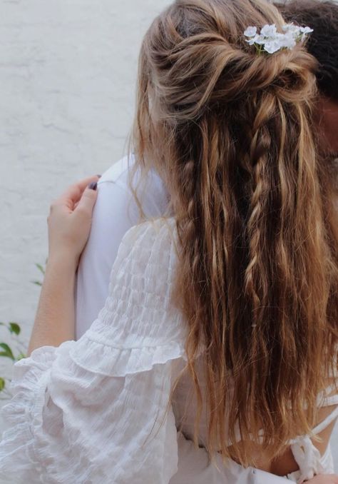 #boho #bohemian #homecoming #hair #hairstyle #salon #mission25hairstudio Boho Short Hair, Midi Hair, Grad Hair, Boho Hair, Bohemian Hairstyles, Awesome Hair, Homecoming Hair, Hair Studio, Boho Hairstyles