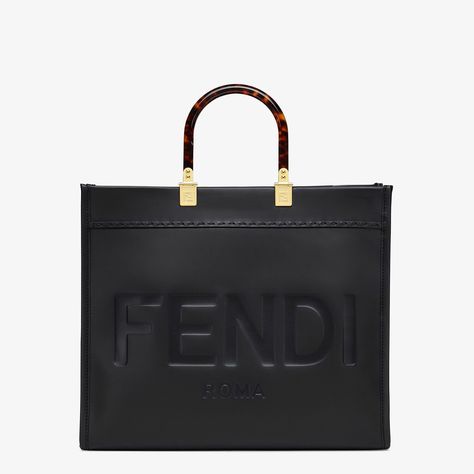 Black leather shopper - MEDIUM FENDI SUNSHINE | Fendi Fendi Sunshine Medium, Quilt Purse, Fendi Sunshine, Fendi Logo Design, Fendi Store, Fendi Bag, Fendi Logo, Coach Horse And Carriage Tote, Tone On Tone