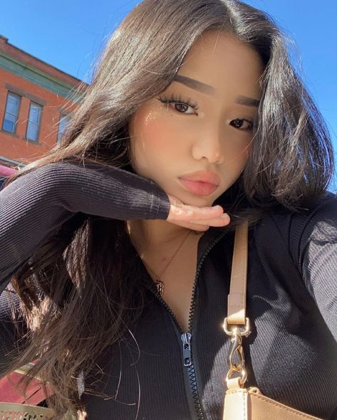 Live Tiktok, Asian Makeup Looks, Latina Makeup, Pretty Makeup Looks, Cute Makeup Looks, Looks Black, Asian Makeup, Pretty Selfies, Girls Makeup