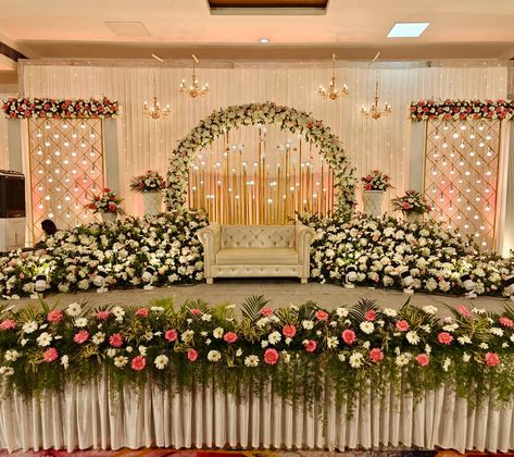 Stage Decorations For Reception, Simple Stage Decorations Wedding, Simple Stage Decorations Wedding Backdrop Ideas, South Indian Wedding Stage, South Indian Wedding Stage Decoration, Stage Backdrop Ideas, Indian Wedding Stage Decoration, Stage Decorations Wedding, Christmas Stage Decorations