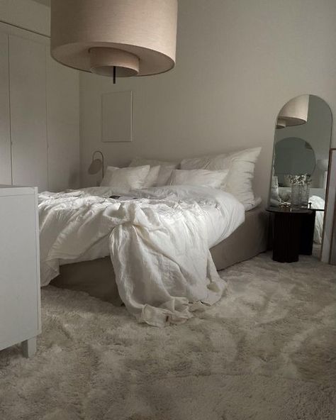 Hostel Room, Redecorate Bedroom, Cozy Room Decor, Minimalist Room, Room Design Bedroom, Dream Room Inspiration, Room Makeover Bedroom, Room Makeover Inspiration, Cozy Room