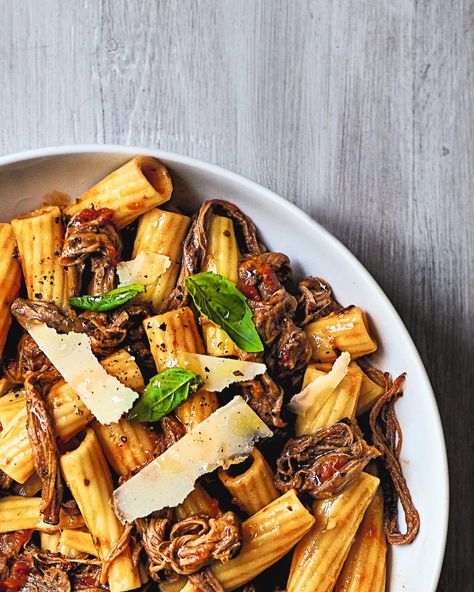 This beef brisket ragù is made with leftover batch-cooked meat, making it speedy to put together and meltingly tender. Leftover Beef Roast Recipes, Leftover Brisket Recipes, Winter Pasta Recipes, Braised Beef Stew, Roast Brisket, Tomato Pasta Recipe, Beef Ragu, Ragu Recipe, Leftover Beef