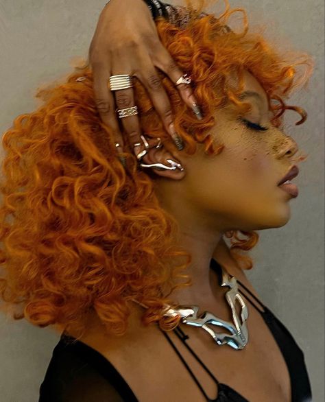 Ombré Ginger, Ginger Black Women, Curly Orange Hair, Ginger Hair Dyed, Ginger Hair Color, Ombre Hair Color, Hair Color And Cut, Colored Hair, Natural Hair Journey