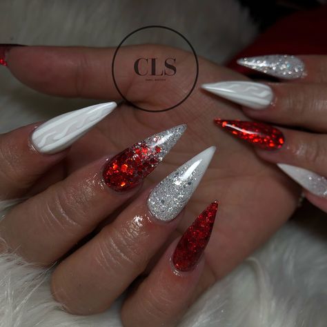 January Stiletto Nails, Christmas Nails Stiletto Glitter, Stiletto Holiday Nails, Christmas Nails Stilleto Shape, White And Red Christmas Nails, Christmas Stilleto Nails, Winter Stiletto Nails, Christmas Stiletto Nails, Christmas Nail Designs Acrylic