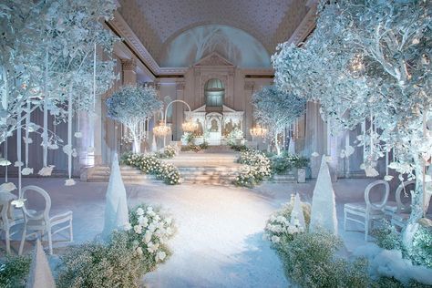 Glamorous Wedding Venue, Asian Wedding Venues, Asian Wedding Decor, Wonderland Wedding Theme, Fairy Tail Wedding, Rose Gold Wedding Cakes, Dream Wedding Reception, Wedding Entrance Decor, Wedding Stage Design