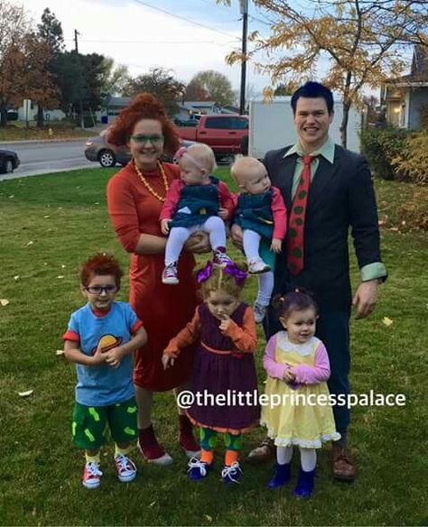 Rugrats family costume Rugrats Costume, Hocus Pocus Costume, Twin Halloween, Clever Halloween Costumes, Disney Halloween Costumes, Halloween Costumes Friends, Family Cartoon, Group Costumes, Group Halloween Costumes