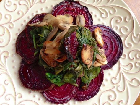 glutenfreehappytummy: Beet "Steaks" w/ Zesty Spinach! GF, V, SCD & Paleo! Beet Steaks, Low Carb Beets Recipe, Beet Greens Recipe Sauteed, Aip Beet Salad, Raw Vegan Beet Burger, Body Ecology Diet, Scd Recipes, Gaps Diet, No Carb Diets