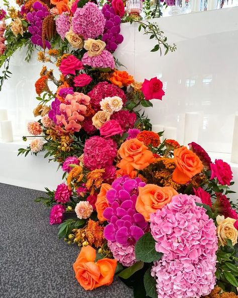 Vibrant Wedding Flower Arch, Orange Pink Flower Arrangements, Orange Pink And Red Wedding, Fuschia And Orange Wedding, Vibrant Floral Arrangements, Bright Floral Wedding Decor, Bold Wedding Florals, Green Pink And Orange Wedding, Pink And Orange Flower Arrangements