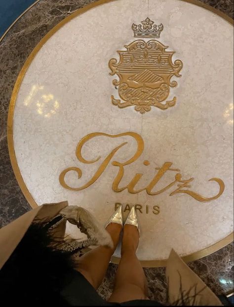 Christmas Hotel, The Ritz Paris, Ritz Hotel, Luxurious Christmas, Ritz Paris, Magnolia Park, Serena Van Der Woodsen, Super Rich Kids, Paris Aesthetic