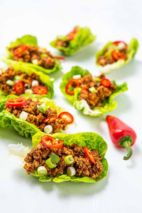 Learn how to make this finger-licking yuk sung. It is a Chinese starter & is often served as finger food. Serve it with fresh salad & top with chilli. Chinese Fakeaway, Chinese Appetizers, Chinese Bbq Pork, Best Chinese Food, Pork Stir Fry, Black Bean Sauce, Salad Wraps, Fresh Spices, Easy Chinese