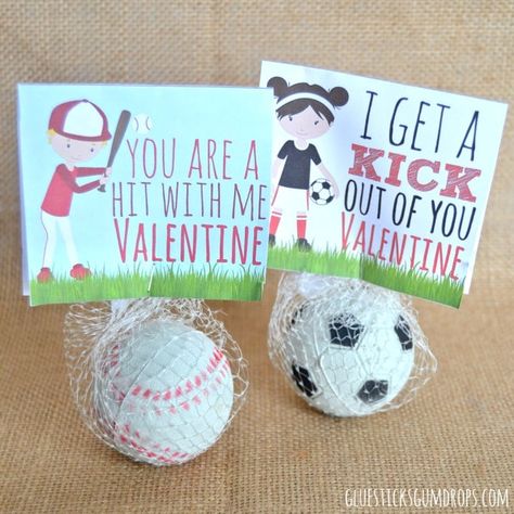 Looking for a candy-free idea for a Valentine's Day classroom gift? Use these sports valentines with bouncy balls. All the fun with none of the sugar! Sports Valentines, Candy Free Valentines, Valentines Ideas For Him, Valentine Printables, Valentinstag Party, Class Valentines, Valentine's Day Printables, Printables For Kids, Valentines Day Food