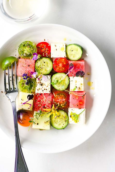 Summer's the time for creative salads like this checkerboard cucumber melon salad ~ it's beautiful, delicious, and fun to eat! Seasonal Summer Recipes, Melon Ball Salad, Fancy Fruit Platter Ideas, Mini Salads, Starter Salad, Creative Salads, Beautiful Salads, Christmas Potluck, Melon Salad