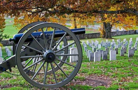 Gettysburg Battlefield, Gettysburg National Military Park, Battle Of Gettysburg, Union Soldiers, Most Haunted Places, National Cemetery, Most Haunted, Historic Homes, Battlefield