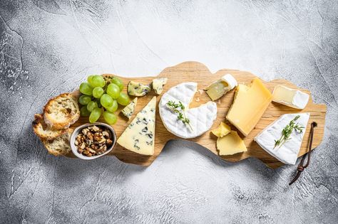 French Cheese Board, Vegan Market, Cheese Course, Wine Magazine, French Cheese, Serving Wine, Soft Cheese, French Food, Blue Cheese