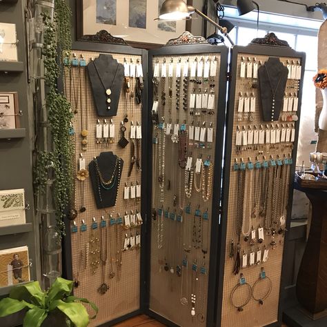 Folding Jewelry Display, Room Divider Jewelry Display, Retail Necklace Display Ideas, How To Display Necklaces For Sale, Jewelry Display Home, Vendor Necklace Display, Jewelry Vendor Booth Ideas, Jewelry Display Case Ideas, Market Display Jewelry