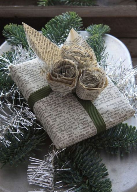 christmas gift wrap, gift wrapping ideas, gift wrapping, present ideas, pinterest Newspaper Wrapping, Christmas Present Wrap, Wrapped Presents, Creative Holiday Gifts, Creative Christmas Gifts, Creative Gift Wrapping, Professional Gifts, Present Wrapping, Diy Gift Wrapping