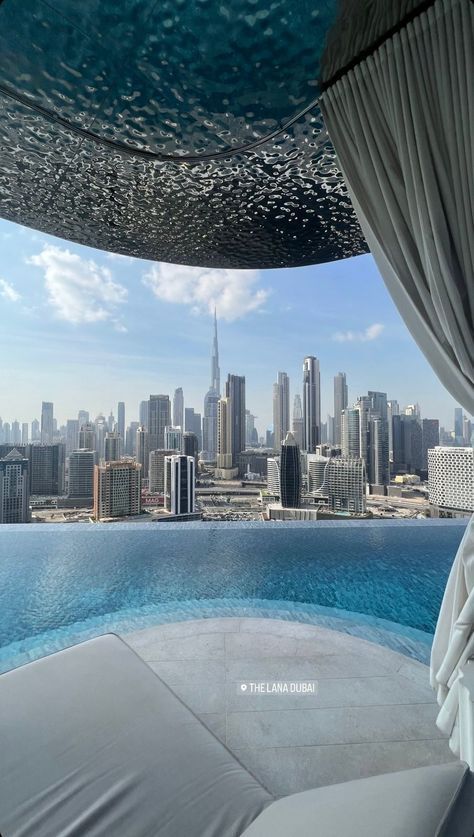 Dubai House Aesthetic, Classy Luxury Aesthetic, Dubai Living, Travel Dubai, Dubai Houses, Dubai Architecture, Billionaire Lifestyle Luxury Living, Dubai Vacation, Dubai Aesthetic