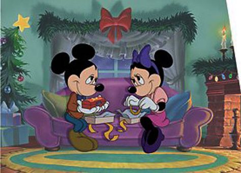 Disney Christmas Movies, Kids Christmas Movies, Arthur Christmas, Mouse Images, Christmas Cuties, Mouse Pictures, Best Christmas Movies, Christmas Mickey, Christmas Films