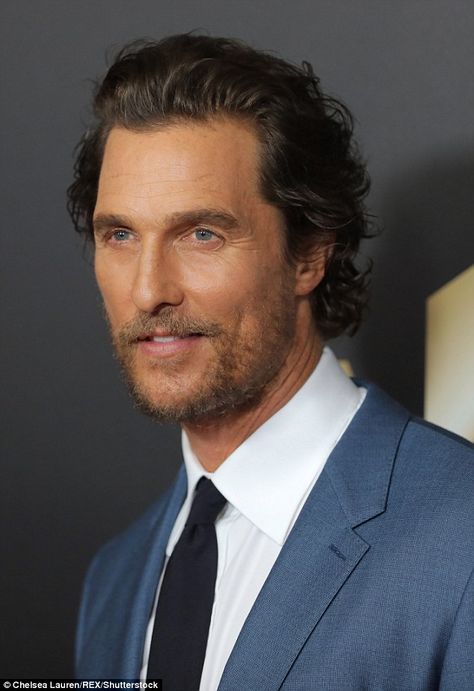 Matthew McConaughey has an emotional reunion with his 'Aussie dad' Matthew Mc, Wavy Hair Men, Logan Lerman, Corte De Cabelo Masculino, Celebrities Humor, Matthew Mcconaughey, Amanda Seyfried, Hollywood Star, Livingston