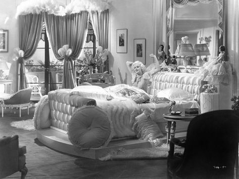 Jean Harlow Old Hollywood Bedroom, Hollywood Glamour Bedroom, Hollywood Room, Hollywood Bedroom, Old Hollywood Homes, Star Bedroom, Glamourous Bedroom, Glamour Decor, Vintage Hollywood Glamour