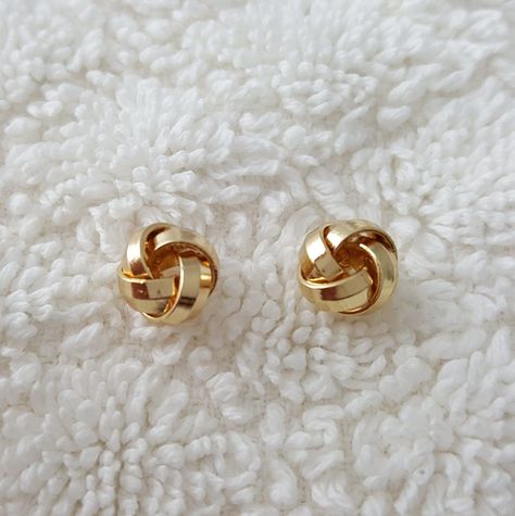 [CommissionsEarned] 61 Impressive Gold Earrings For Women Tricks You'll Be Glad You Discovered Right Now #goldearringsforwomen Gold Earrings Studs Simple, خواتم خطوبة, Small Earrings Gold, Fancy Jewelry Necklace, Antique Jewellery Designs, Light Weight Jewelry, Gold Earrings For Women, Gold Rings Fashion, Gold Chains For Men