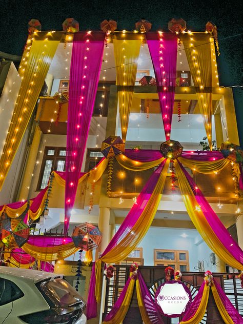 Shadi Wala Ghar Decoration, Shadi Ghar Decor, Shadi House Decoration, Decoration Ideas For Wedding Indian, House Decoration Ideas For Wedding, Indian Wedding Home Decorations, Haldi House Decoration, Indian House Wedding Decor, House Decor Wedding Indian