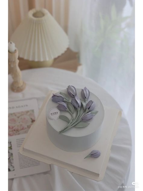 Bento Cake Design, Cake Korean, Tulip Cake, Bento Cakes, B Day Cake, Cake Flower, Flowers Cake, Bento Cake, Beautiful Desserts