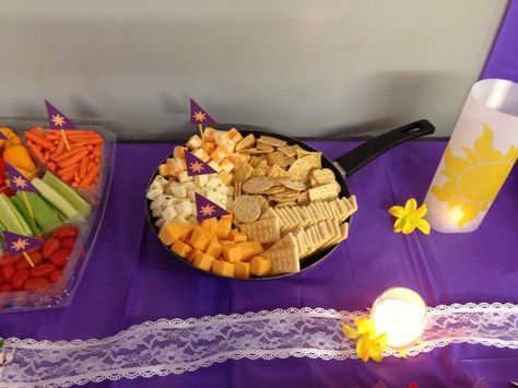 Tangled Birthday Party Aesthetic, Rapunzel Party Food, Tangled Nursery, Tangled Birthday Party Ideas, Rapunzel Wedding, Tangled Wedding, Simple Appetizer, Tangled Birthday Party, Rapunzel Birthday