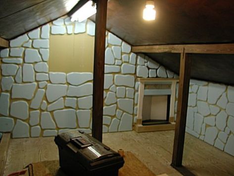 Dungeons And Dragons Basement, Dungeon Themed Room, Fantasy Game Room, Tavern Room Ideas, Dnd Game Room Decor, Dungeons And Dragons Game Room, D&d Room Ideas, Dnd Room Interior Design, D&d Room