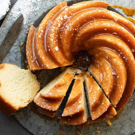 Kentucky Cake, Caramel Kentucky Butter Cake, Salted Caramel Kentucky Butter Cake, Kentucky Butter Cake Recipe, Caramel Butter, Butter Pound Cake, Kentucky Butter Cake, Salted Carmel, Salted Caramel Cake