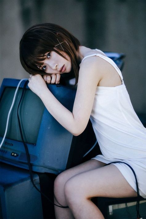 Lain Iwakura Lain Cosplay, Lain Iwakura, Serial Experiments Lain, Cute Cosplay, Art Model, Art Reference Poses, Love Is All, Halloween Costumes, Cute Outfits