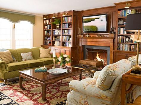 Beautiful wood hearth and built in cabinetry Fireplace Bookcase, Design Camino, Traditional Living Room Furniture, Contemporary Family Room, Country Style Living Room, Traditional Family Room, Fireplace Bookshelves, Eclectic Living Room, Built In Bookcase