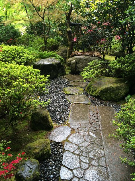 Small Japanese Garden, Portland Japanese Garden, Japanese Garden Landscape, Zen Garden Design, Rock Garden Design, Minimalist Garden, Japan Garden, Japanese Garden Design, Asian Garden