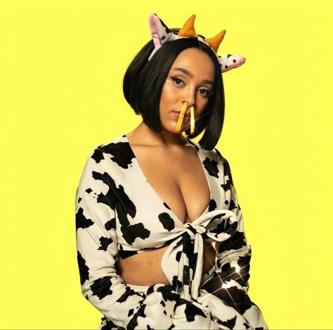 3 People Costumes, Cow Costume, Cat Photos, Cat Icon, Female Rappers, A Cow, Last Fm, Cat Aesthetic, Doja Cat