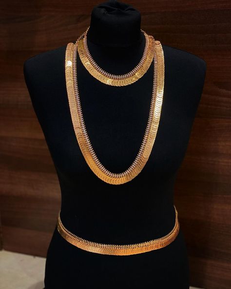 Coin Jewellery, Bridal Jewellery Set, Wedding Jewelry Sets Bridal Jewellery, Neck Pieces Jewelry, Gold Bridal Necklace, Gold Jewelry Outfits, Indian Bridal Jewelry Sets, Beautiful Gold Necklaces, Gold Necklace Indian Bridal Jewelry