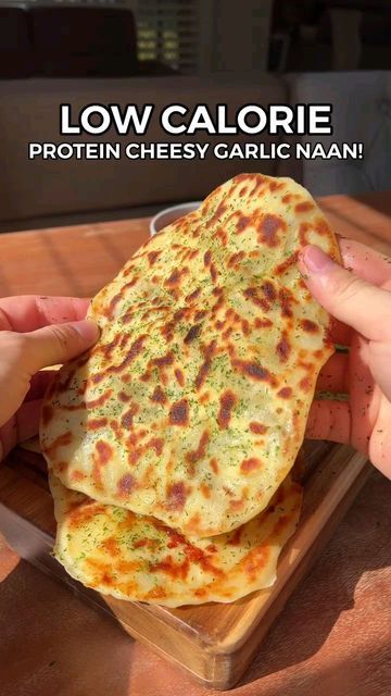 Cheesy Garlic Naan, Low Calorie Protein, Recipes With Naan Bread, Naan Recipe, Garlic Naan, Healthy High Protein Meals, High Protein Low Calorie, Low Cal, High Protein Recipes