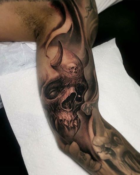 Mens Face Tattoos, Tattoo Circle, Skull Tattoo Flowers, Bio Organic Tattoo, Evil Skull Tattoo, Skull Sleeve Tattoos, Realistic Tattoo Sleeve, Circle Tattoos, Sick Tattoo