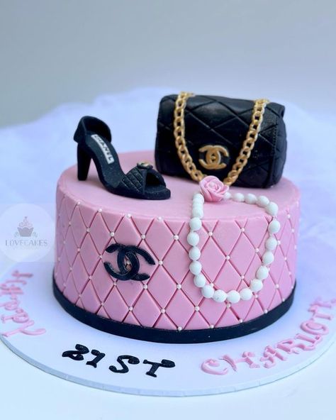 Juicy Couture Birthday Cake, Chanel Cake Ideas, Coco Chanel Cake, Chanel Bag Cake, Chanel Birthday Cake, 22th Birthday, Retirement Party Themes, Abs Excercise, Chanel Cake